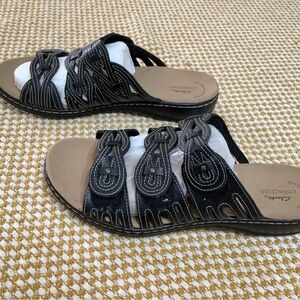Clarks collection Sandals 10 Wide.